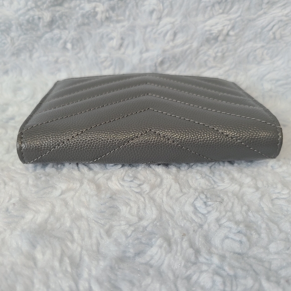 YSL Saint Laurent Grey Chevron Pebbled Bi-Fold Wallet - Picture 11 of 15